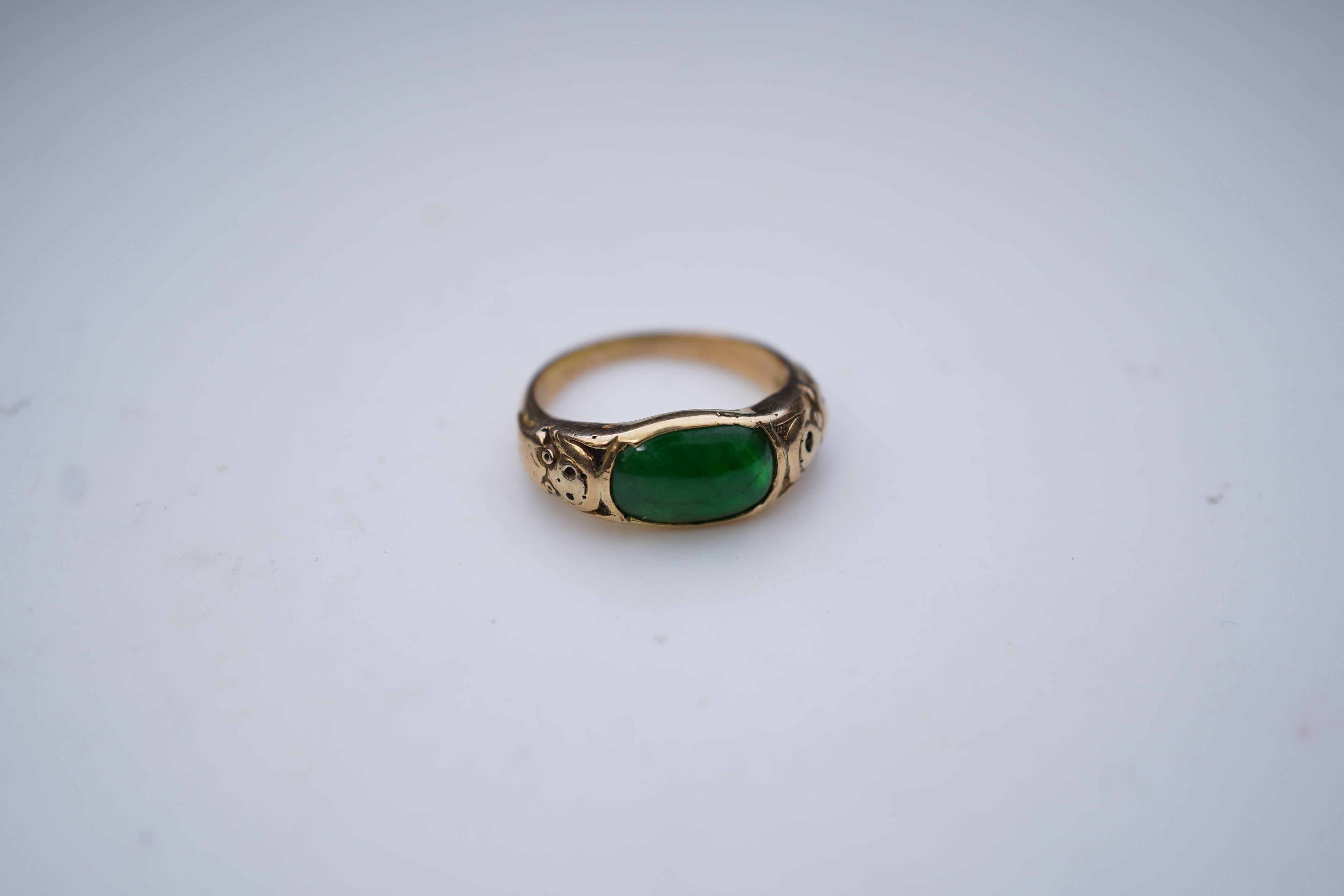 A fine jadeite ring, early 20th century